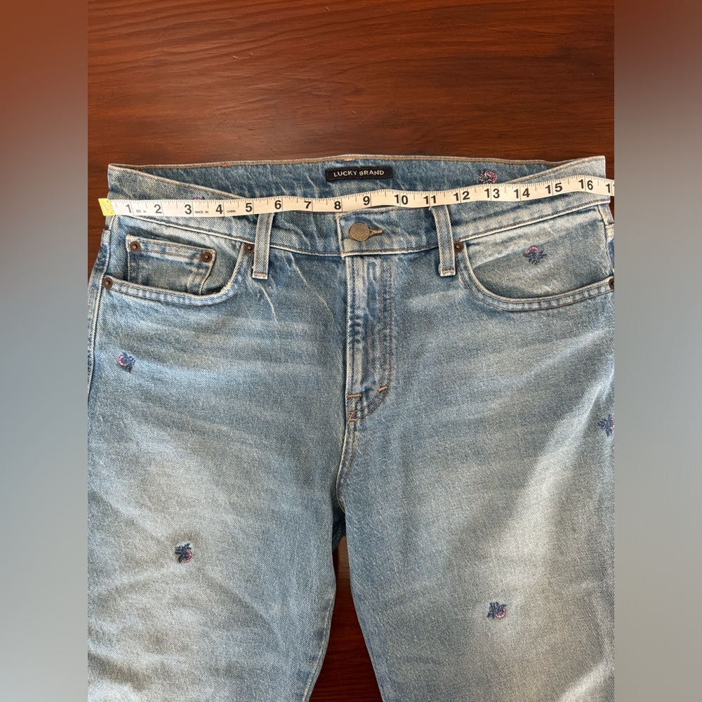 NWOT Embroidered Lucky Brand Mid Rise
Boyfriend Floral Jeans, Sz 6 - Picture 7 of 12